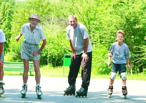 Aţi mai văzut bunici pe role?