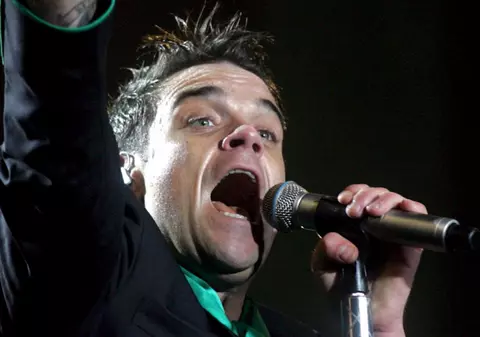 Robbie Williams face mişto de o reporteriţă