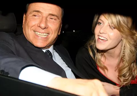 Fiica lui Berlusconi, uimită că tatăl ei a avut relaţii cu adolescente