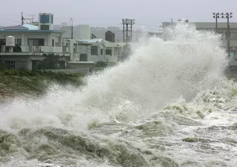 20.000 de chinezi evacuaţi din calea taifunului Morakot 
