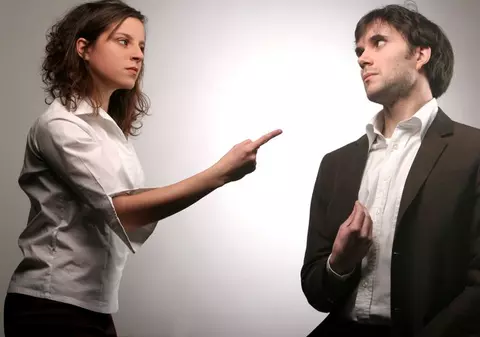 Divorţează pentru că soţia l-a transformat în sclav