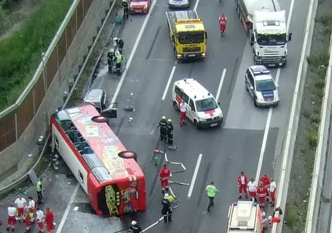 14 români răniţi într-un accident, în Ungaria