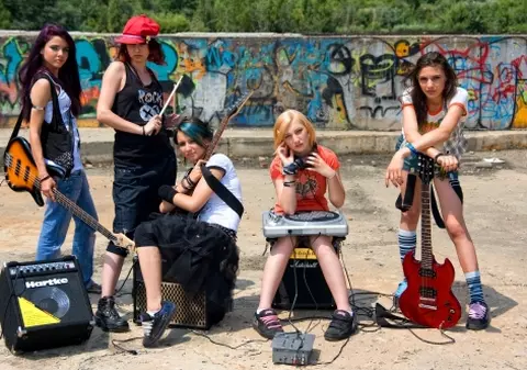 Rucsy de la Blaxy Girls poate să bea cât vrea!