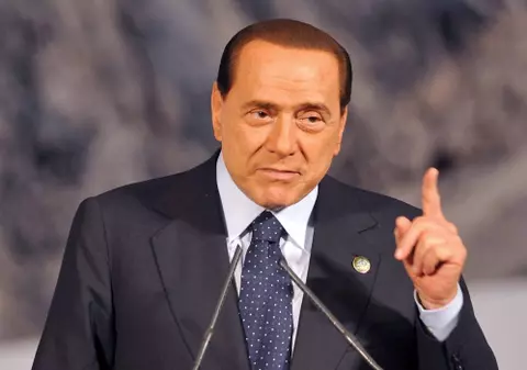 Un bărbat din L'Aquila vrea să se mute acasă la Berlusconi