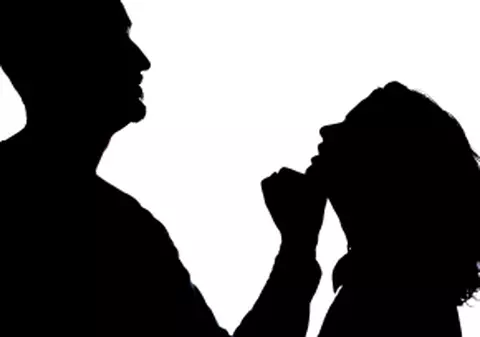 O româncă din Spania şi-a omorât soţul care o maltrata