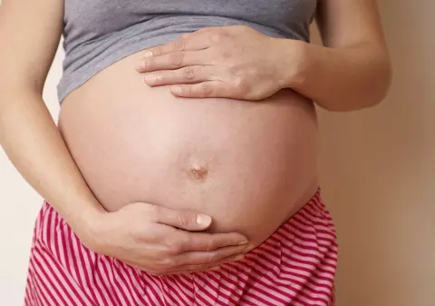 Vrea să nască cei 12 copii pe cale naturală