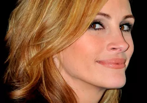 Julia Roberts a fost desemnată cea mai frumoasă femeie din lume pentru a cincea oară de revista People
