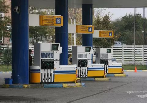 A jefuit o benzinărie, cu sabia
