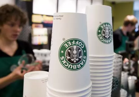 Starbucks reduce preţurile în premieră