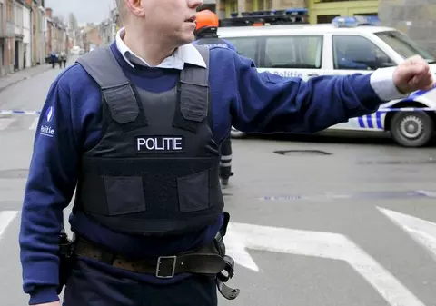 Poliţist muşcat de picior de o cerşetoare