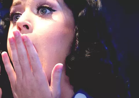 Katy Perry, nervoasă că a fost confundată cu Zooey Deschanel
