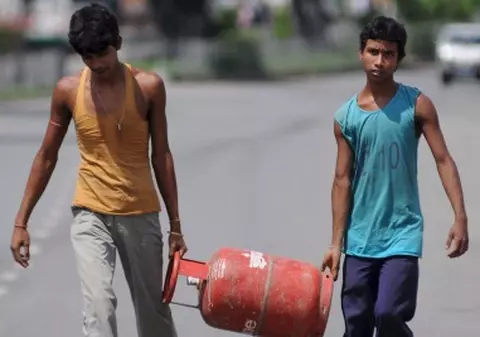 Indienii îşi vor cumpăra buteliile de gaz prin SMS