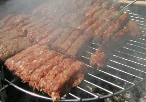 Amendaţi pentru că au făcut mici cu carne de cal