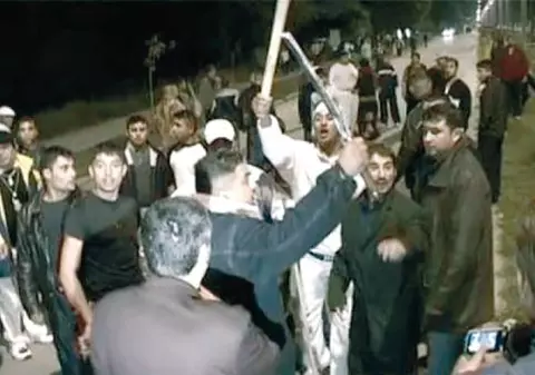 "Interlopii conduc armata"