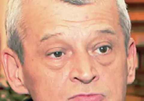 Oprescu dă 700.000 € pe ceasuri aurite