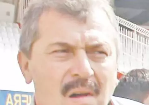 Becali îi plăteşte operaţia lui Duckadam