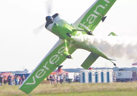 Acrobaţii aeriene la Mangalia