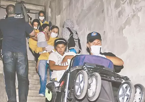 I-au scos cu forţa din cocină