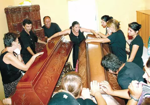 Şi-au adus morţii acasă