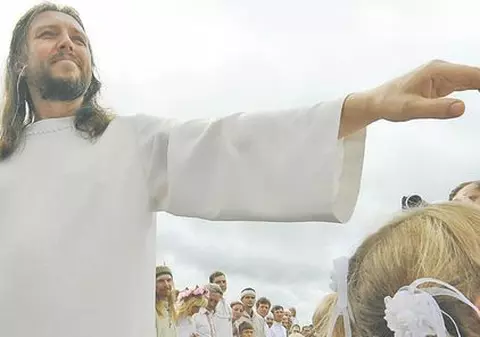 Fost poliţist, se crede Iisus