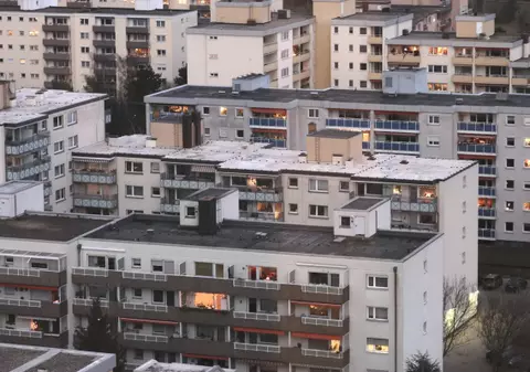 Minorii și pensionarii nu au voie la credite imobiliare. Un credit foarte avantajos în Europa rămâne blocat în România