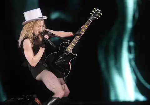 Madonna a leşinat pe scenă!