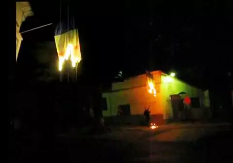 Video / Drapel românesc, incendiat la Chişinău 