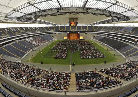 Guvernul dă bani pentru a vedea finalizat Stadionul "Naţional"