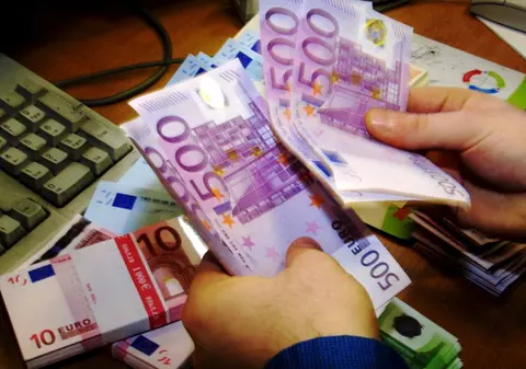 Preşedintele BCR spune că leul se va întări în faţa euro