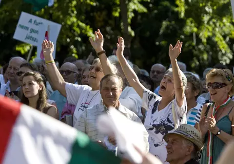 Crin Antonescu dă vina pe Băsescu pentru manifestaţiile ungurilor
