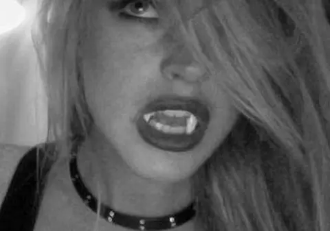 Lindsay Lohan, cu colţii la vedere