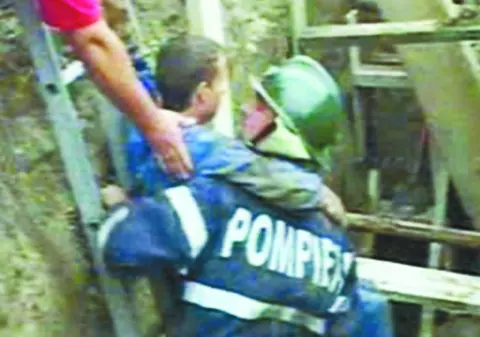 Doi muncitori, surprinşi sub un mal de pământ la Puchenii Moşneni