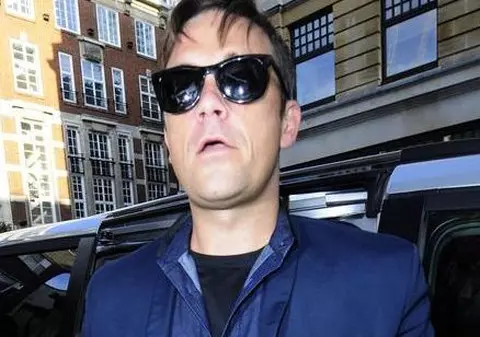 Robbie, te-ai ţicnit de tot?