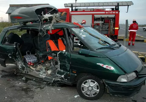 Un mort şi opt răniţi în urma unui accident rutier, în Giurgiu