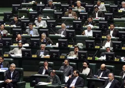 Un parlamentar şi-a povestit aventurile erotice într-o şedinţă în plen