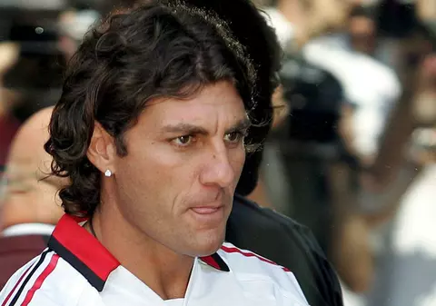 Vieri renunţă la fotbal pentru a juca poker