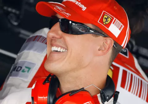 Michael Schumacher a prelungit contractul cu Ferrari pe trei ani