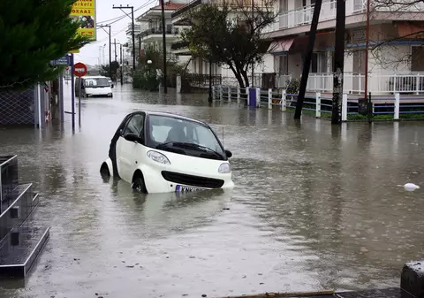 Un poliţist a murit în urma inundaţiilor din Grecia