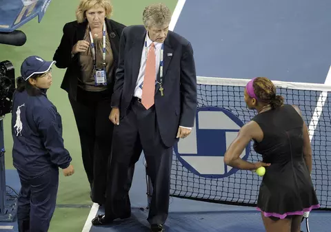 Serena Williams, amendată cu 10.500 $ pentru injurii