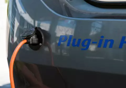 Două noi stații de încărcare gratuită pentru mașini electrice