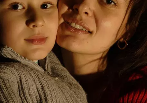 Elena ar putea rămâne oarbă pentru că nu are bani de tratament