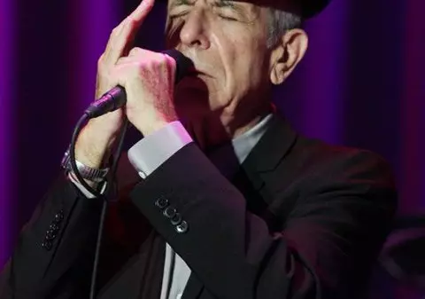 Leonard Cohen a leşinat pe scenă