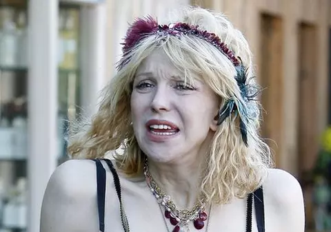 Courtney Love de pe WC: "Ieşi afară, nenorocitule"