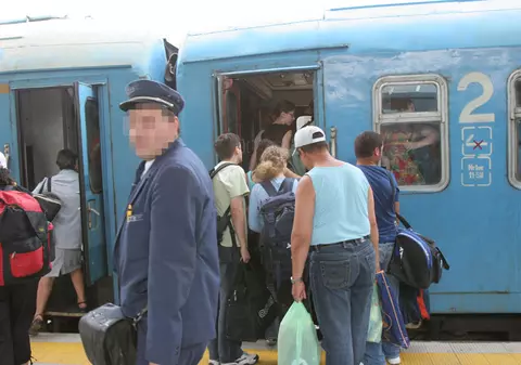 Trenuri blocate în gara Iaşi din cauza unui protest spontan