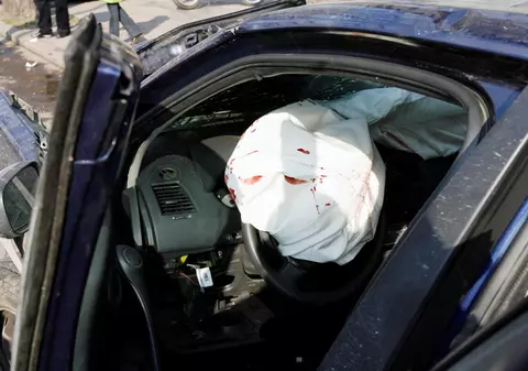 Un mort şi patru răniţi pe DN7