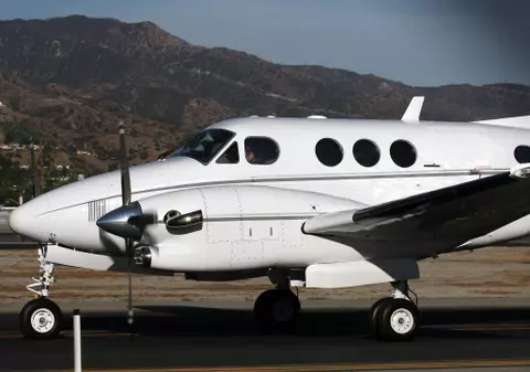 Îşi urmărea fosta iubită cu avionul
