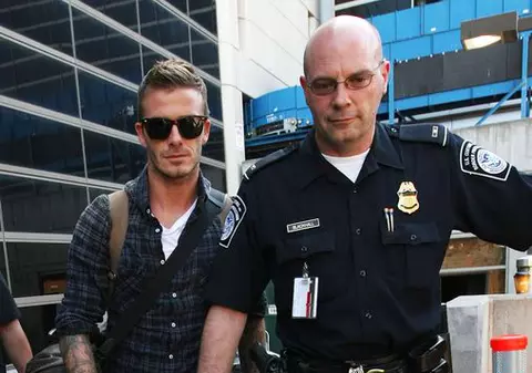 Foto / Beckham, escortat de poliţişti