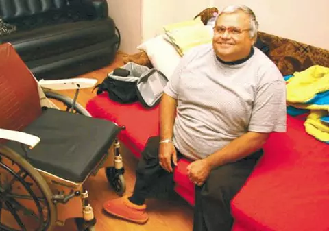 «Ajutaţi-mă să pot urca scările blocului»