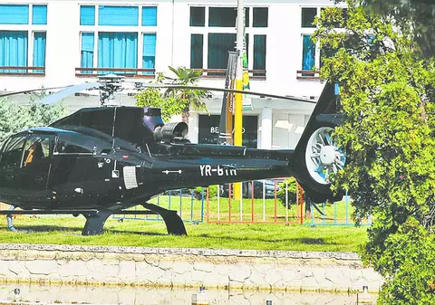 Țiriac a venit la mare cu elicopterul