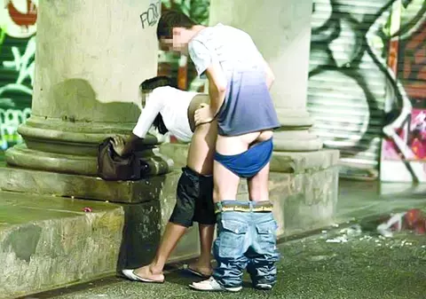 Păruială între curvele românce